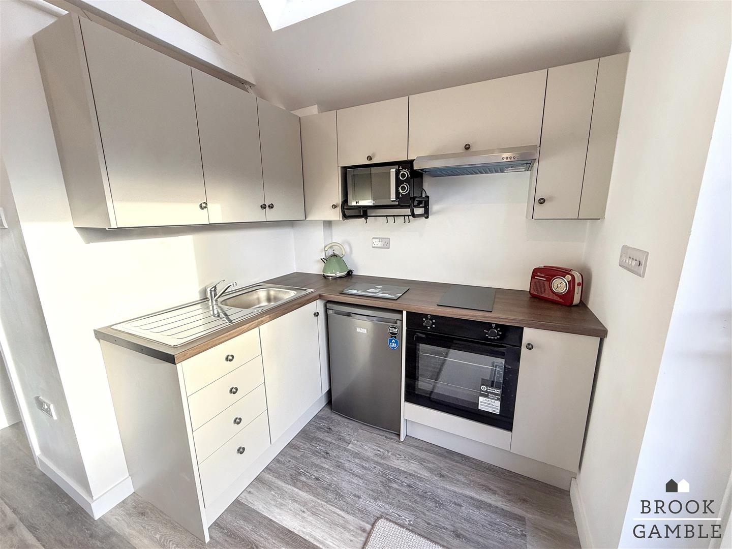 1 Bedroom Apartment. 400 Coast Road in Pevensey,  7